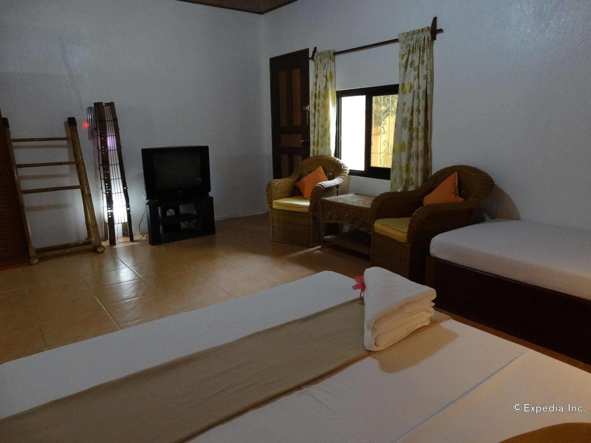 Hibiscus Garden Resort Puerto Princesa Ngoại thất bức ảnh
